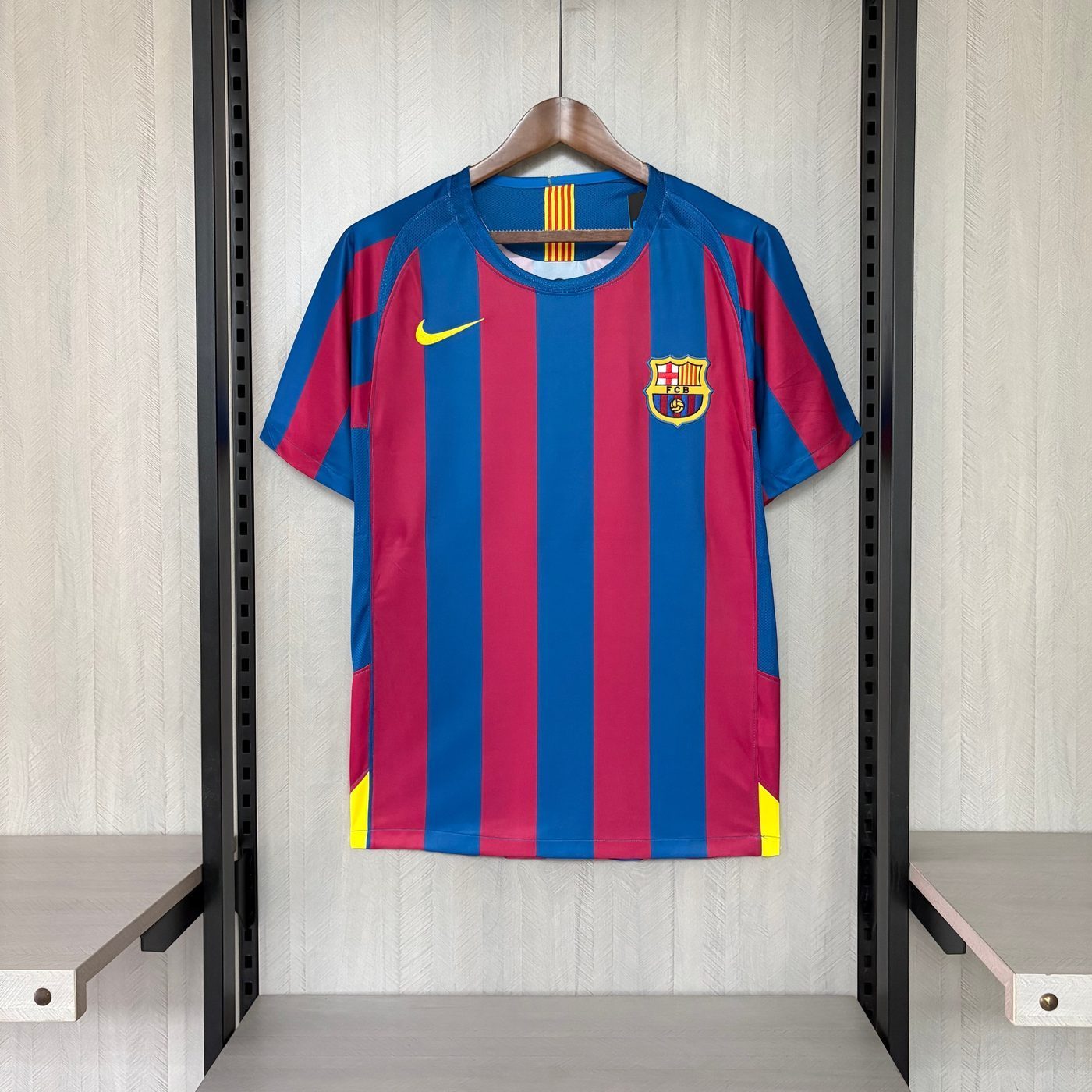 Camisa retrô em destaque